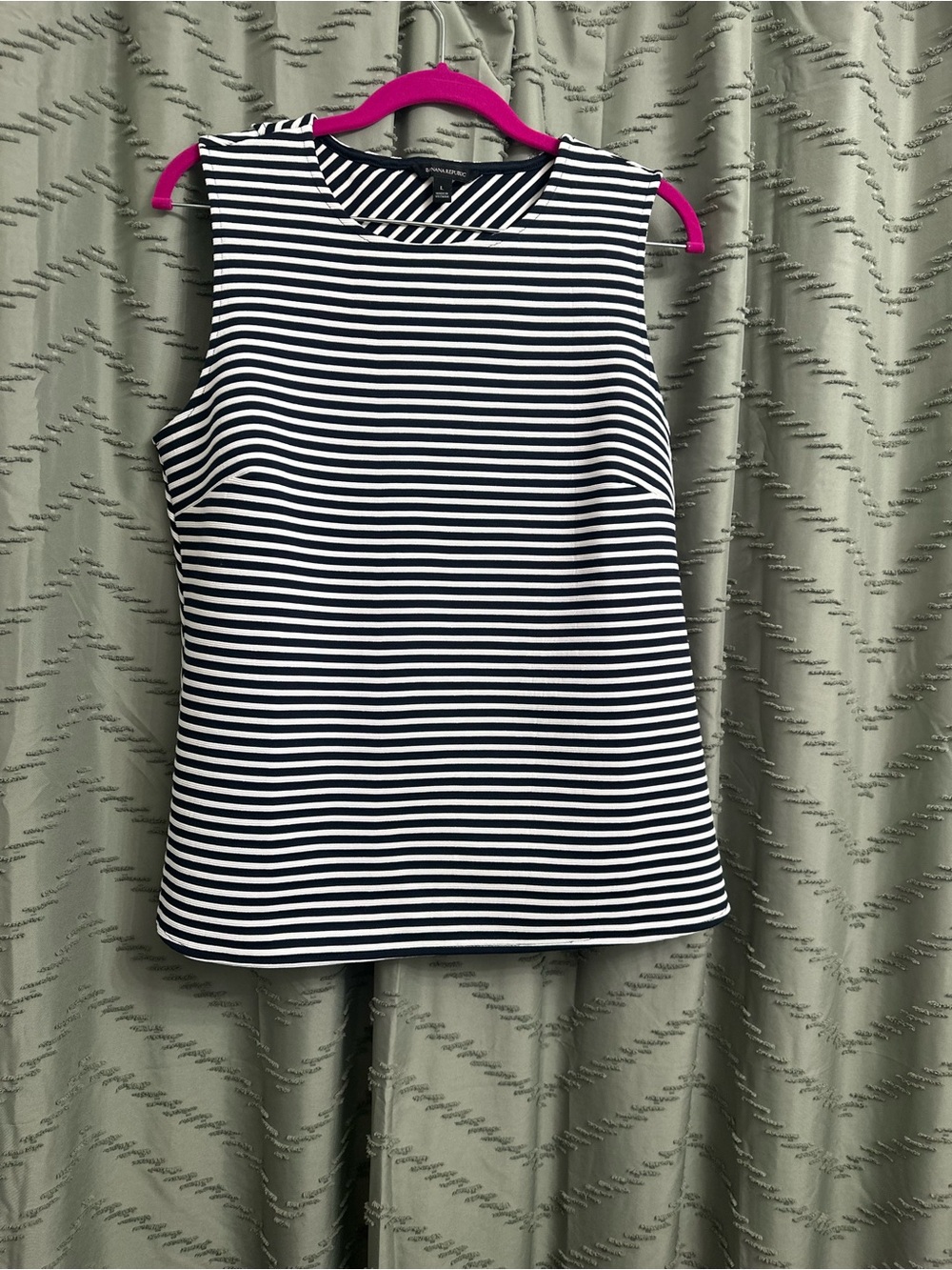 Banana republic striped top tank top blouse size L
Open back design, so cute!